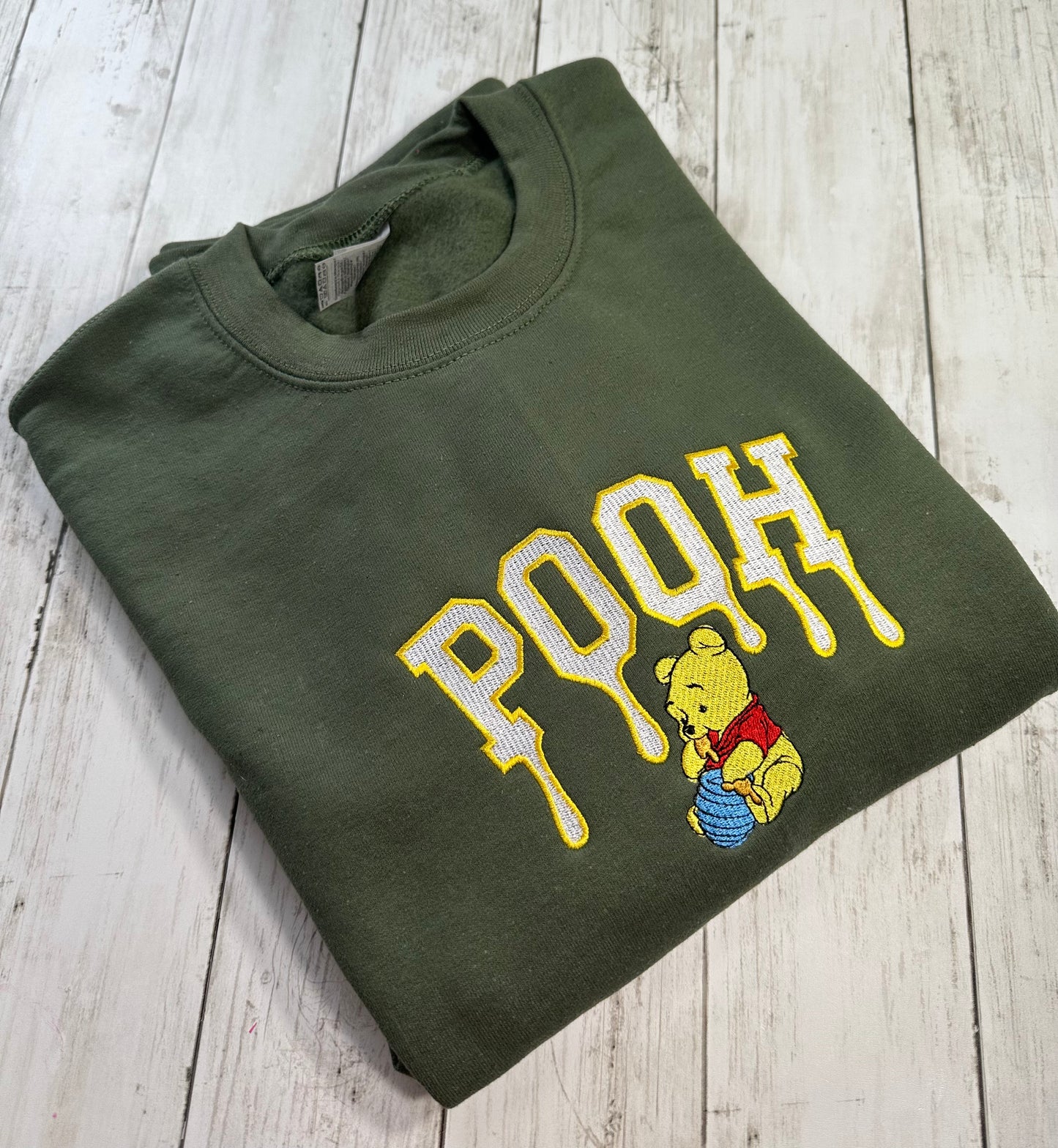 EMBROIDERY ARMY GREEN BEAR SWEATSHIRT