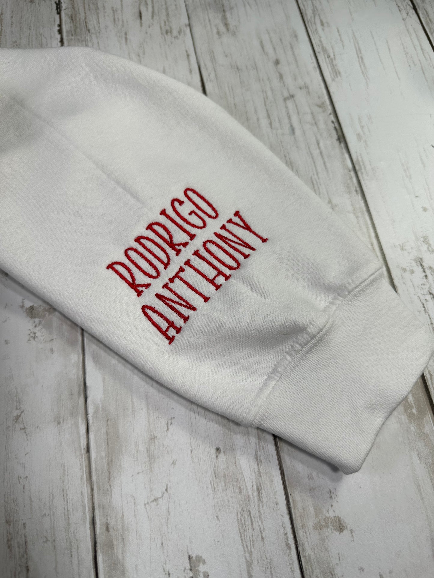 MAMA EMBROIDERY APPLIQUÉ WHITE SWEATSHIRT